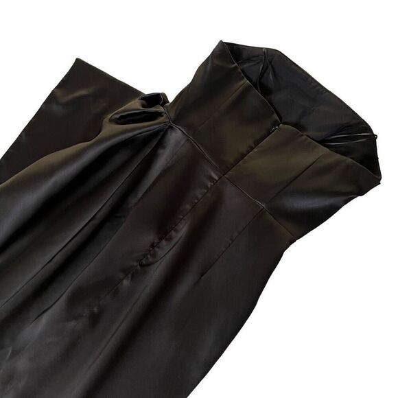 NICHOLAS Erelyn Strapless Gown in Black - Picture 5 of 11